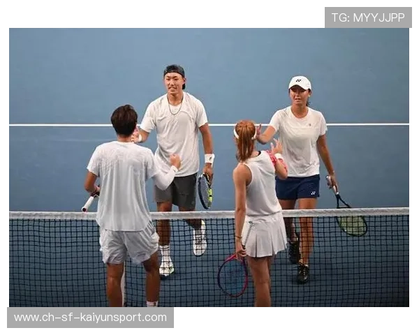 网球双打组合默契提升，发接配合更加合理