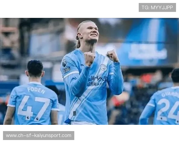 C罗传奇与哈兰德崛起：两代巨星的进球比拼，足球巨星哈兰德